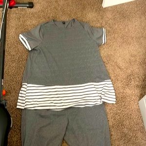 Top and matching Capri bottoms